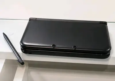 Consola Nintendo 3DS XL negra desbloqueado - miniatura 3