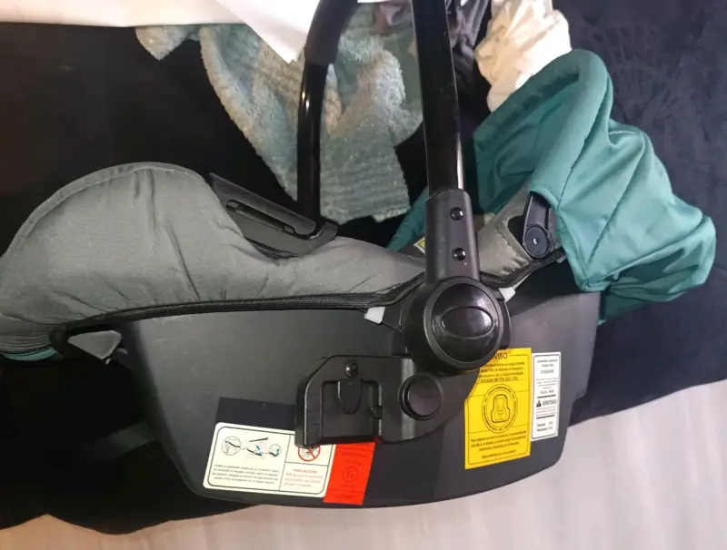 Silla de auto para bebé Bebesit gris y verde - 2