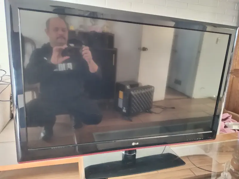 Televisor LG pantalla plana 42 pulgadas - 1