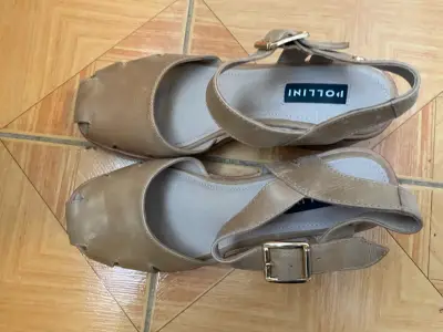 Sandalias de tacón Pollini beige con hebilla - miniatura 1