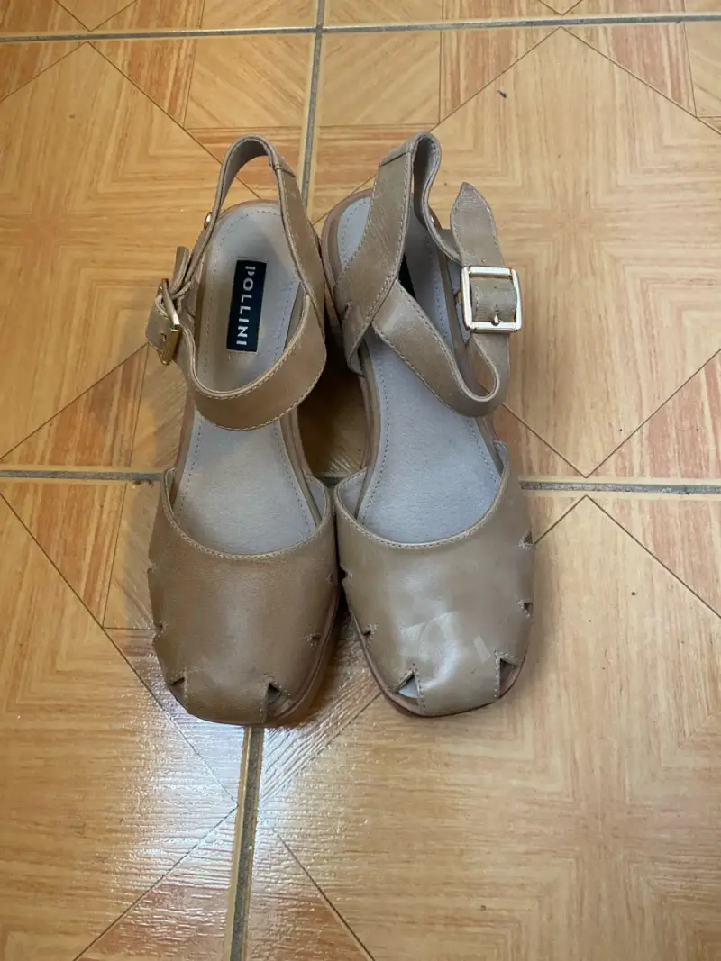 Sandalias de tacón Pollini beige con hebilla - 3