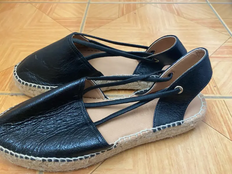 Alpargatas de cuero negro con suela de yute - 1