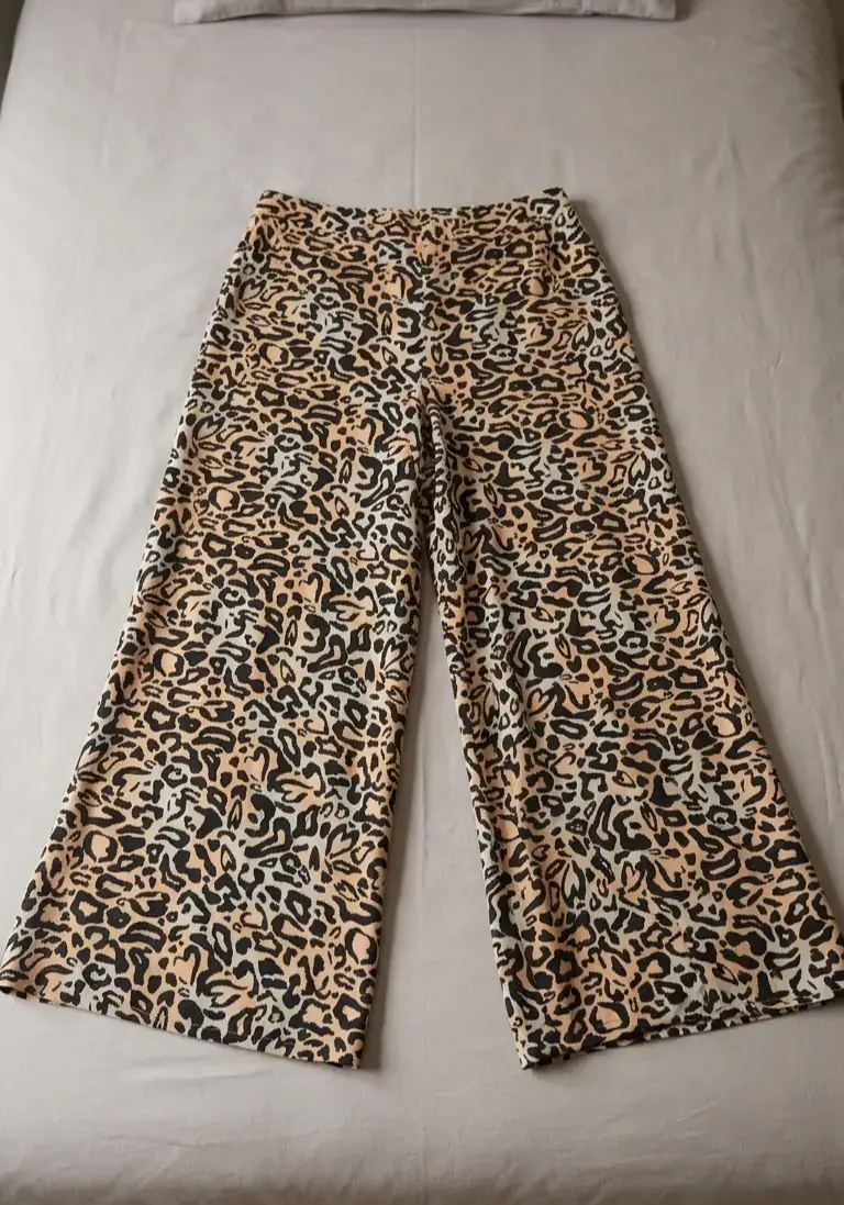 Pantalones anchos de mujer con estampado animal print