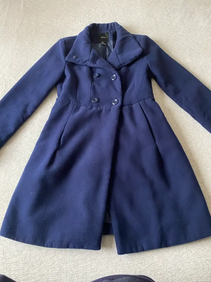 Abrigo azul marino para mujer con botones - 1
