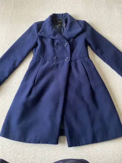 Abrigo azul marino para mujer con botones - miniatura 1