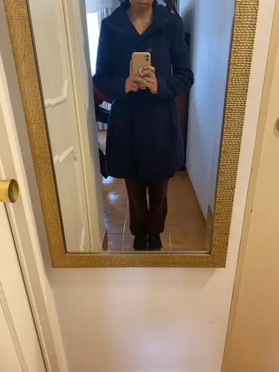 Abrigo azul marino para mujer con botones - miniatura 3