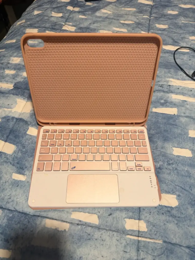 Funda con teclado para tablet color rosa - 1