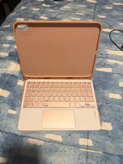Funda con teclado para tablet color rosa - miniatura 1