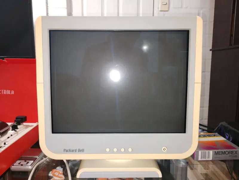 Monitor CRT antiguo - 1