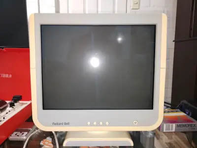Monitor CRT antiguo - miniatura 1