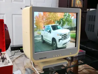 Monitor CRT antiguo - miniatura 3