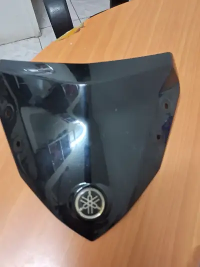 Cubierta superior de motocicleta Yamaha con luz trasera - miniatura 2