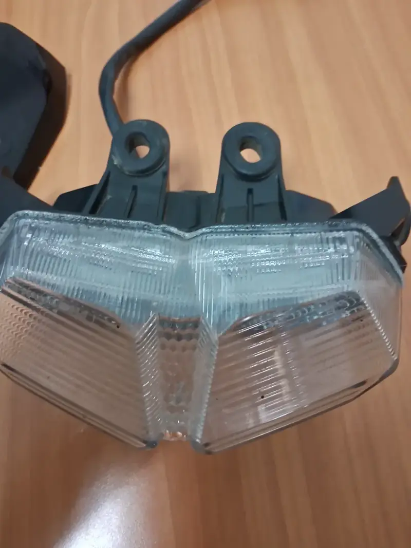 Cubierta superior de motocicleta Yamaha con luz trasera - 3