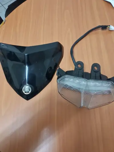 Cubierta superior de motocicleta Yamaha con luz trasera - miniatura 4