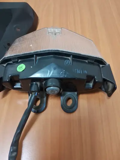 Cubierta superior de motocicleta Yamaha con luz trasera - miniatura 5