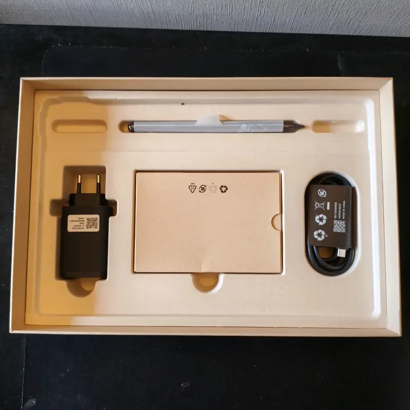 Lenovo Yoga Tab Plus + Teclado, Stylus, Hub, Brazo - 4