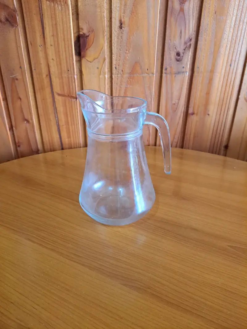 Jarra de vidrio transparente para bebidas
