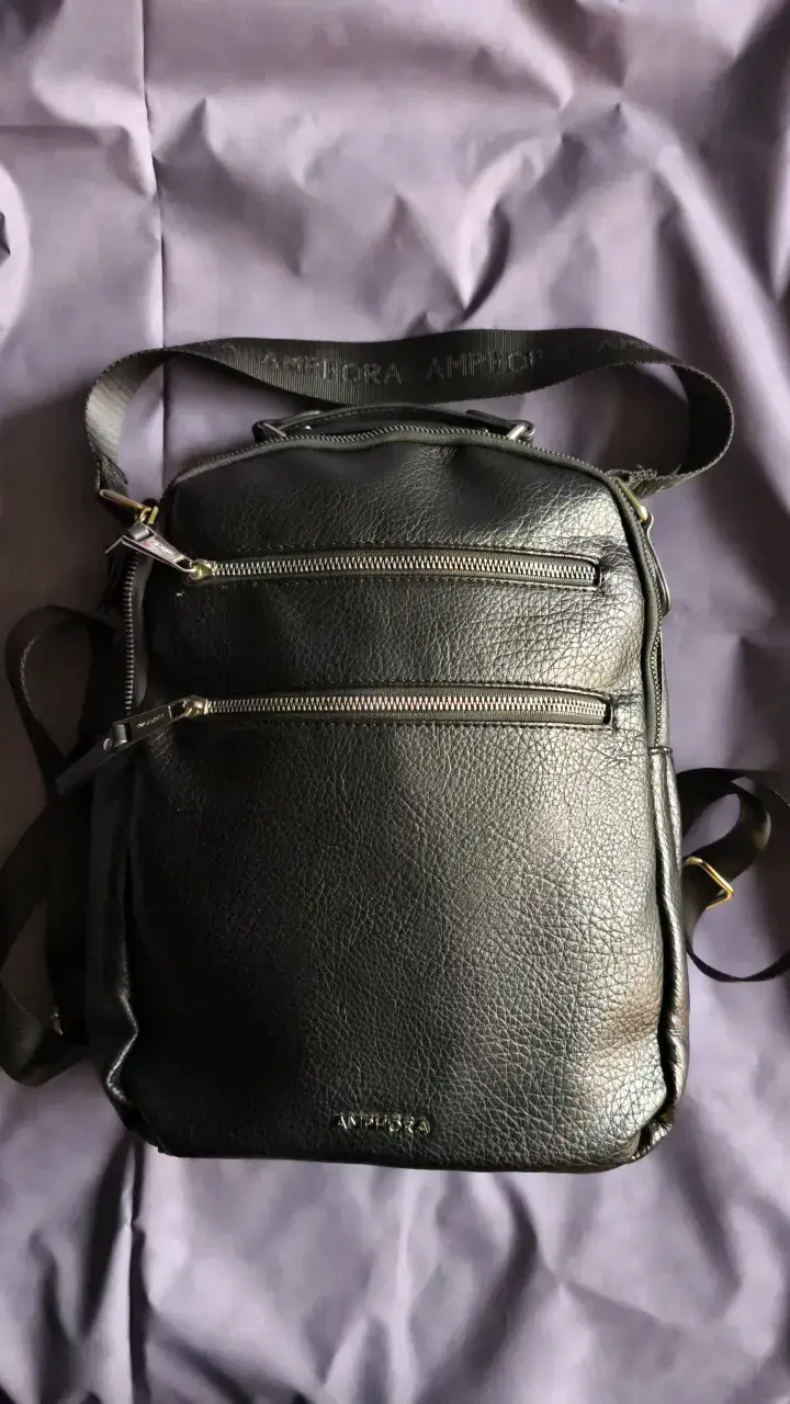 Mochila negra de cuero Amphora con múltiples bolsillos - 1