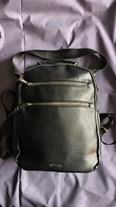 Mochila negra de cuero Amphora con múltiples bolsillos - miniatura 1