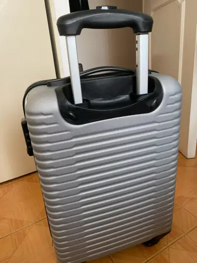 Maleta de cabina rígida con ruedas giratorias - miniatura 1