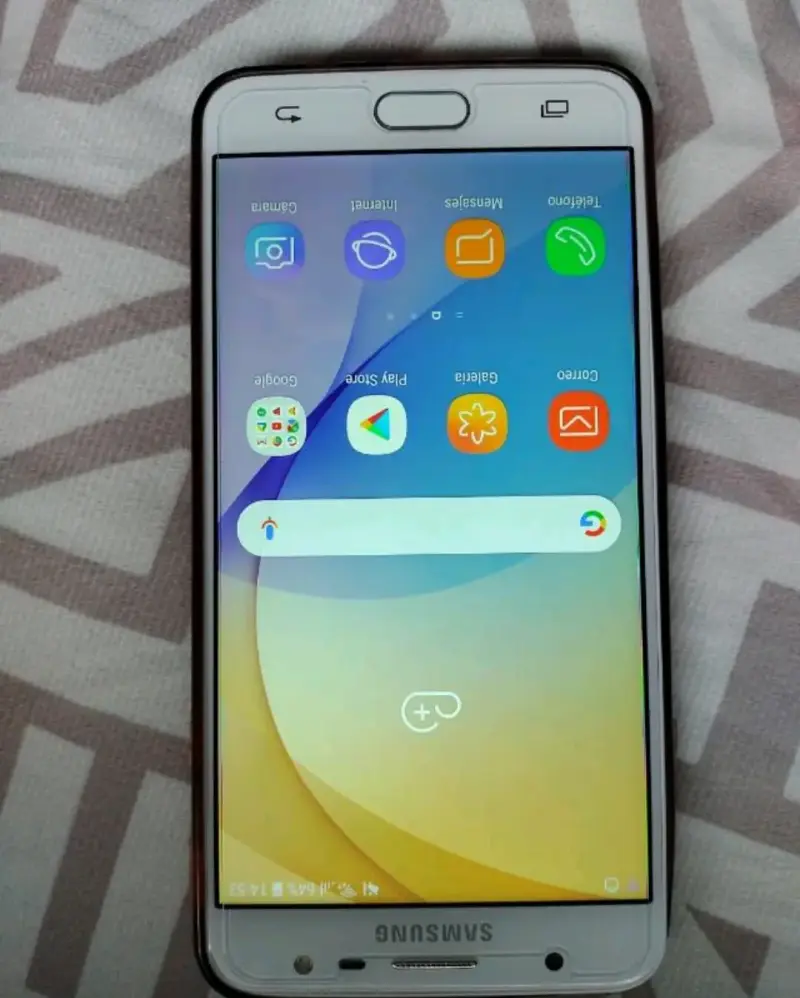 Smartphone Samsung Galaxy J7 en buen estado - 1