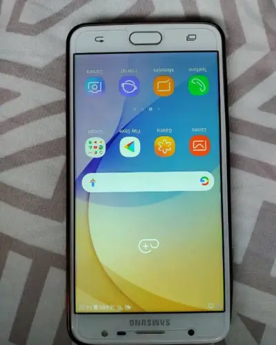 Smartphone Samsung Galaxy J7 en buen estado - miniatura 1
