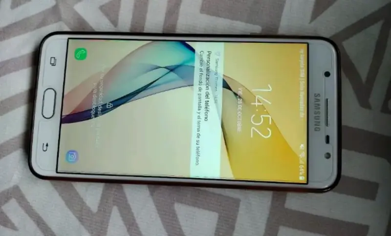 Smartphone Samsung Galaxy J7 en buen estado - 2