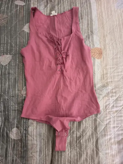 Ropa sin uso - miniatura 1