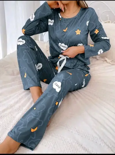 Pijama de mujer con estampado de estrellas y luna - miniatura 3