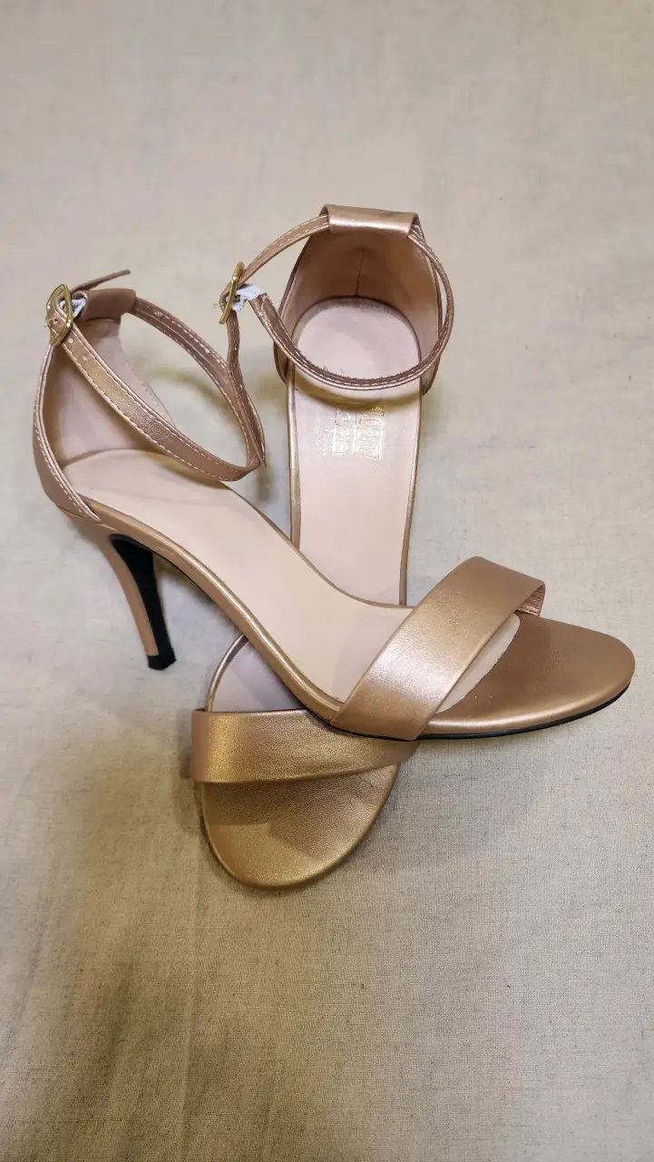 Sandalias de Tacón Doradas Elegantes - 3