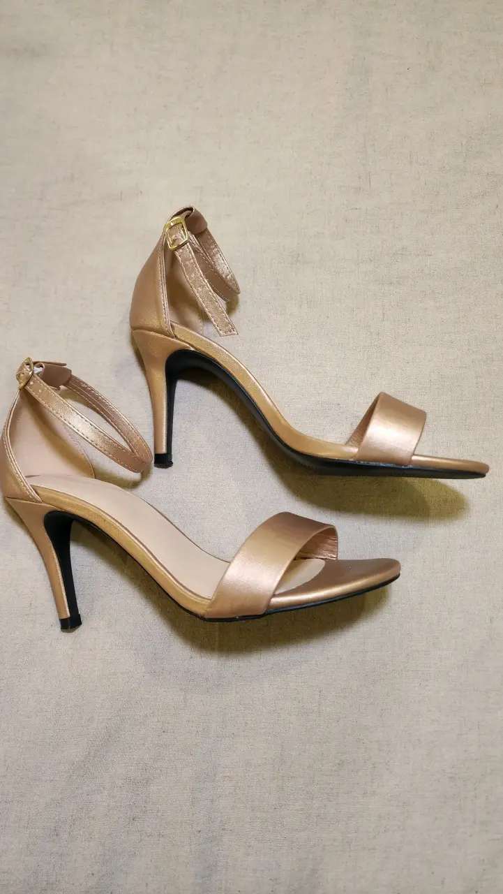 Sandalias de Tacón Doradas Elegantes - 4