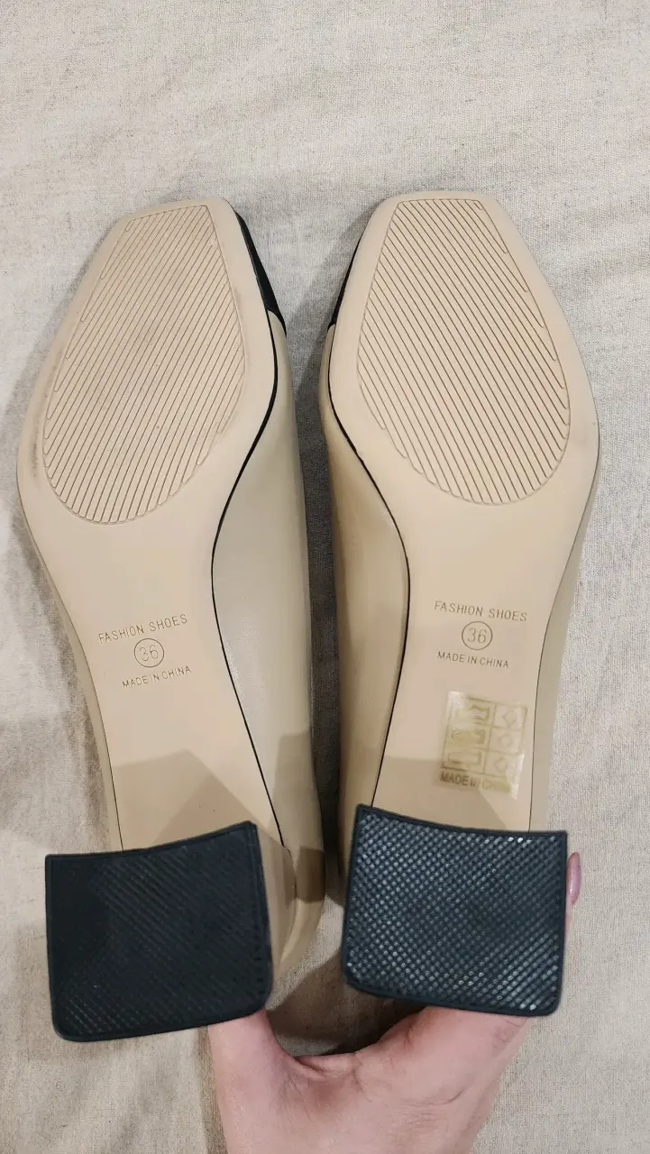 Zapatos de tacón beige y negro elegantes - 4