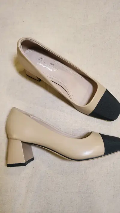 Zapatos de tacón beige y negro elegantes - miniatura 5