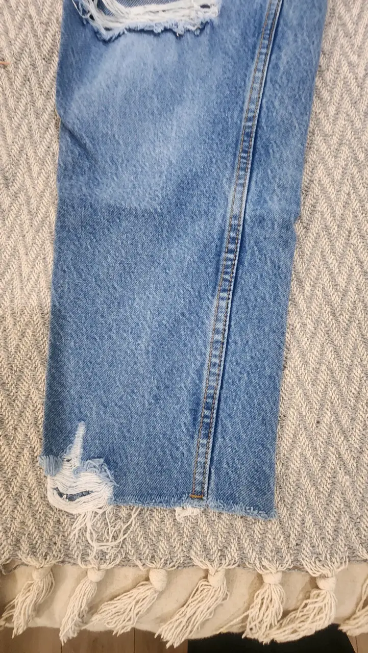 Jeans de mezclilla azul desgastados para mujer - 3