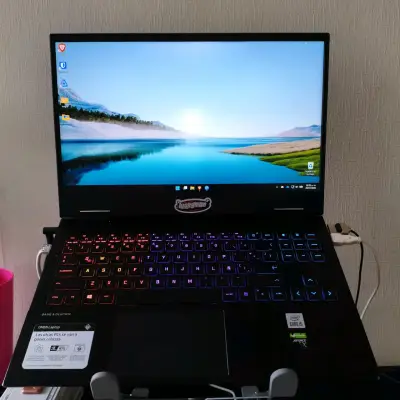 HP OMEN 15 - Core i5 - 32GB RAM - 512GB (DETALLE) - miniatura 1
