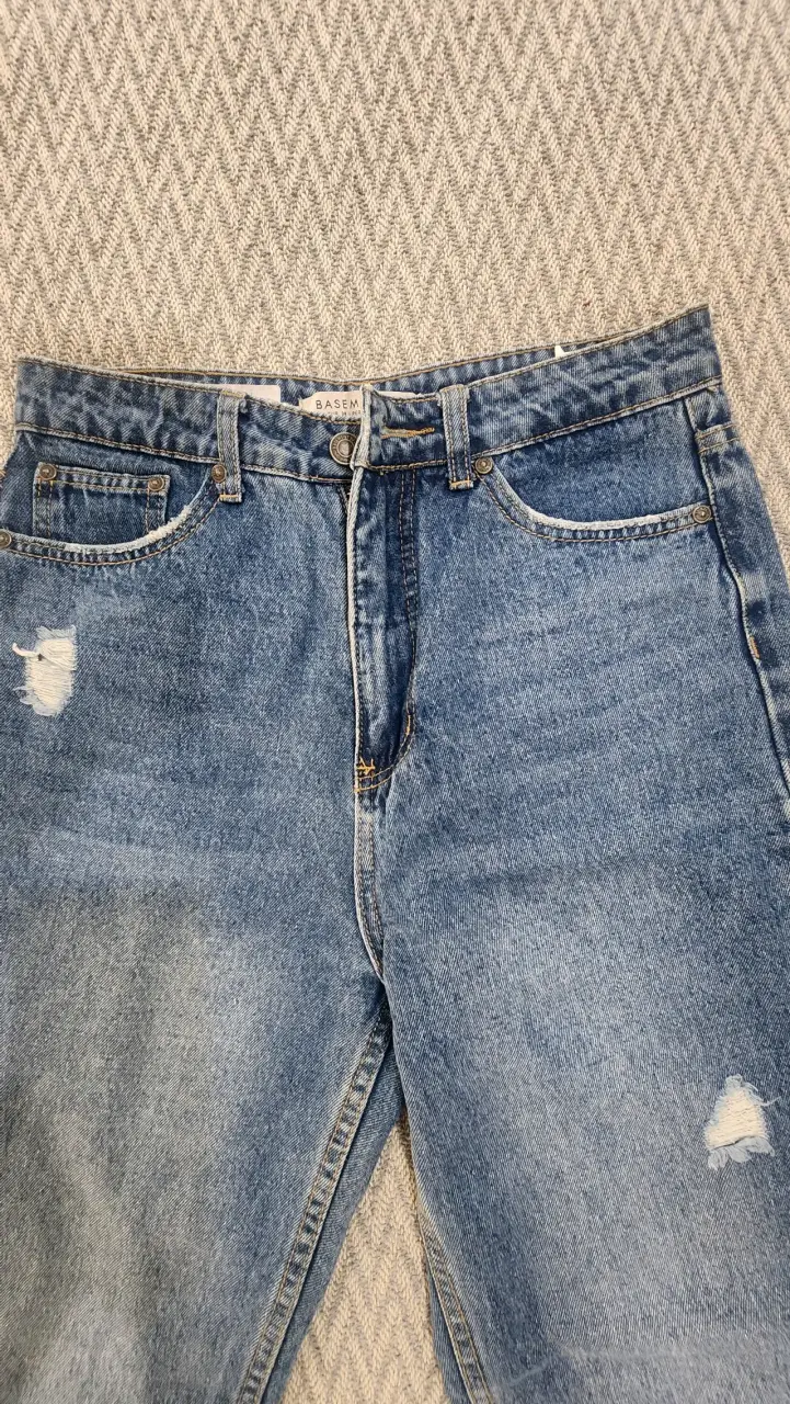 Jeans de mezclilla azul desgastados para mujer - 4