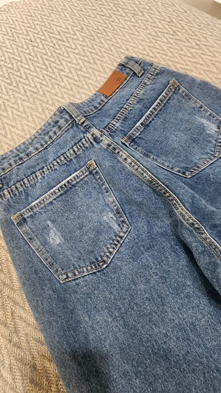 Jeans de mezclilla azul desgastados para mujer - 6