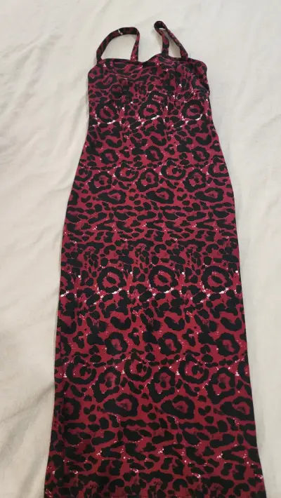 Vestido largo estampado animal print rojo y negro - miniatura 1