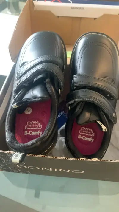 Zapatos escolares negros Bubble Gummers talla 28 - miniatura 1