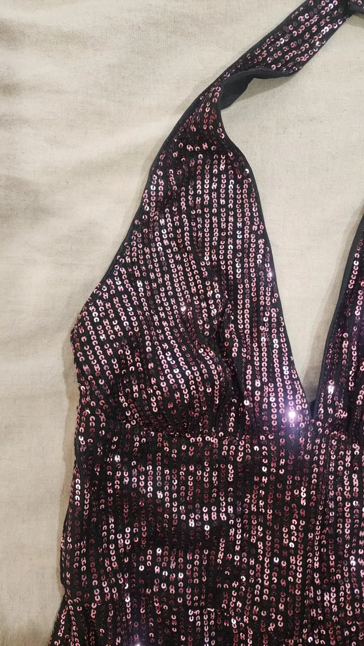 Enterito de lentejuelas rosado con escote halter - 2