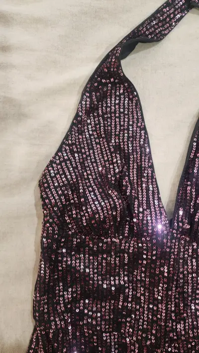 Enterito de lentejuelas rosado con escote halter - miniatura 2