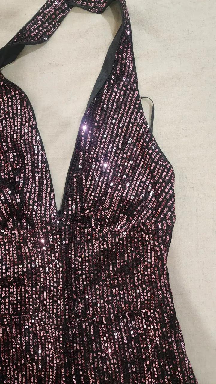 Enterito de lentejuelas rosado con escote halter - 3