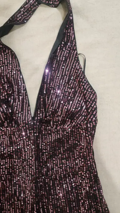 Enterito de lentejuelas rosado con escote halter - miniatura 3