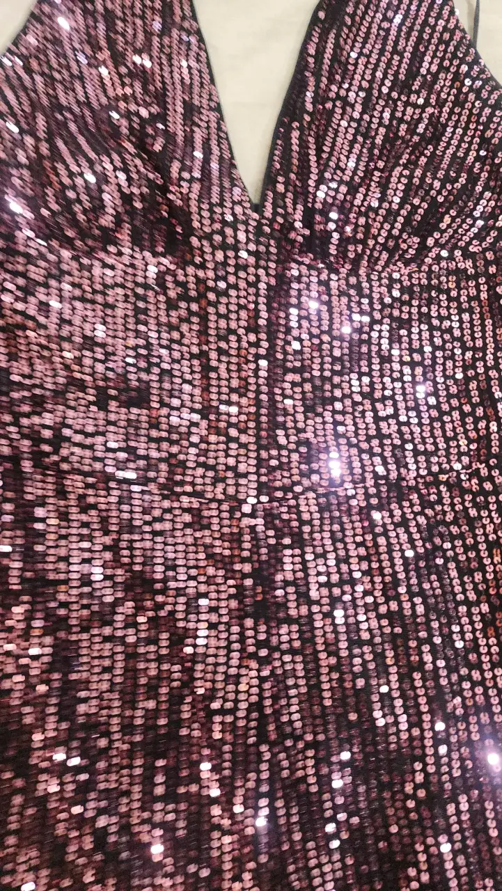 Enterito de lentejuelas rosado con escote halter - 5