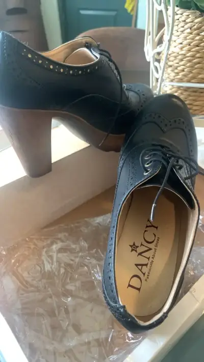 Zapatos de tacón alto de cuero negro Dancy - miniatura 1