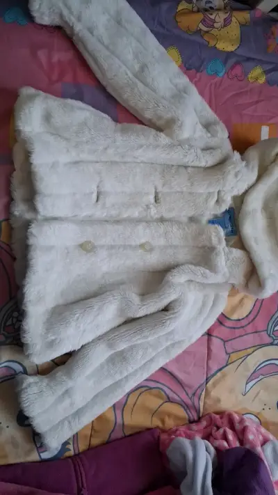 Abrigo de peluche blanco para niña - miniatura 1