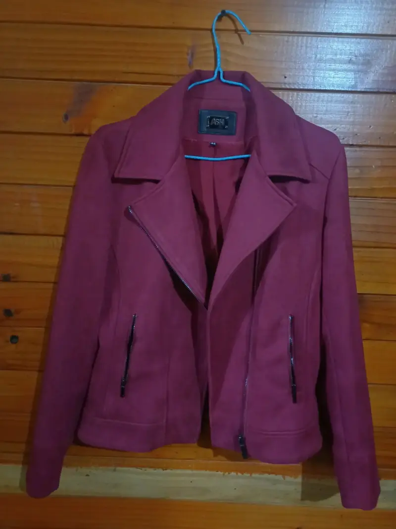 Chaqueta de cuero sintético negra liolacon cierre - 4