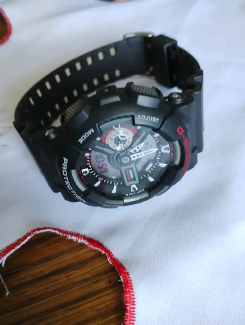 Reloj Casio G-Shock Negro Resistente al Agua - 2