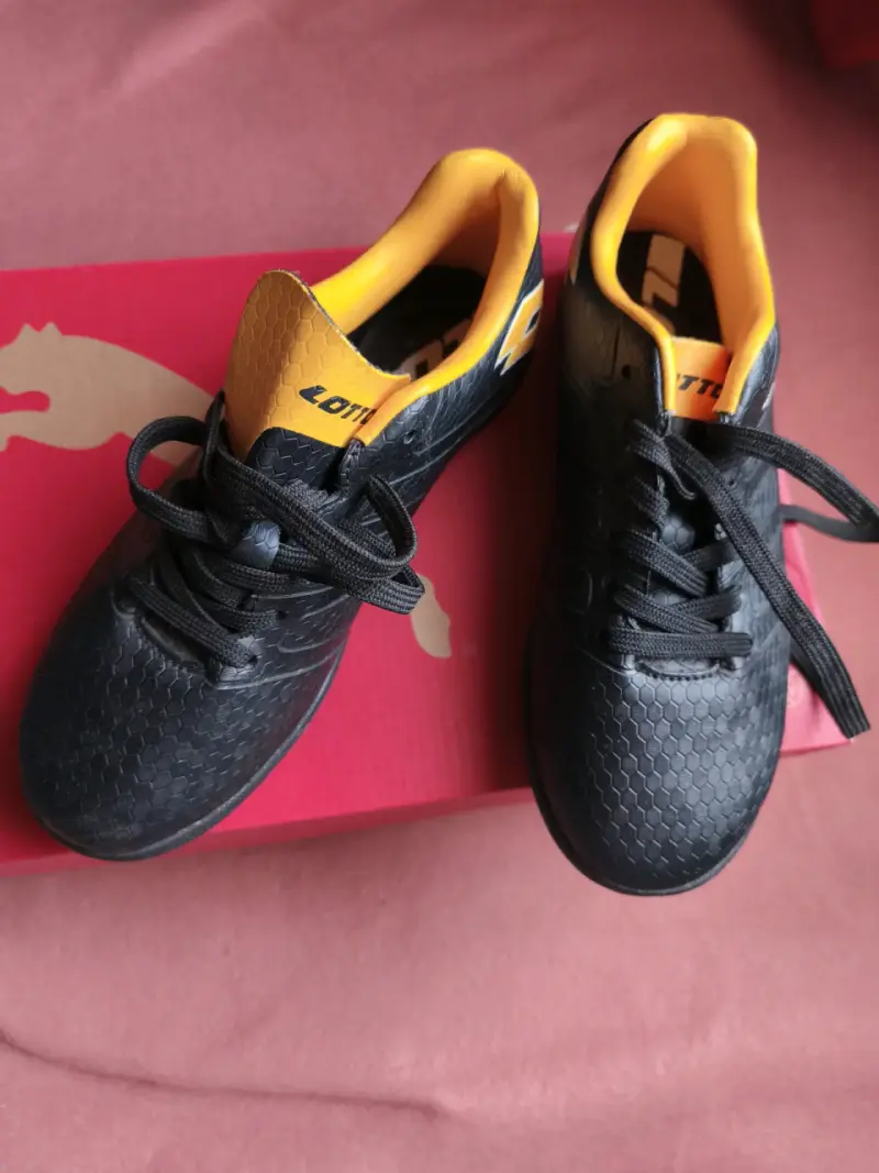 Zapatillas de fútbol Lotto negras talla 32 - 1