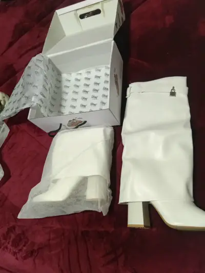Zapatos de tacos, mismo modelo, distintas tallas - miniatura 3